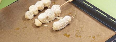 фруктовые шашлычки в кокосовом бисквите. Шаг 3