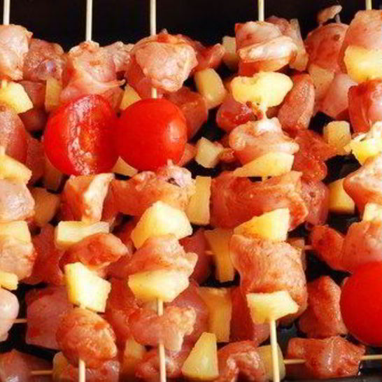 Рецепт говяжьих шашлыков по-гавайски с ананасами, красным перцем и луком