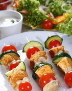 Куриные шашлыки с грибами и черри