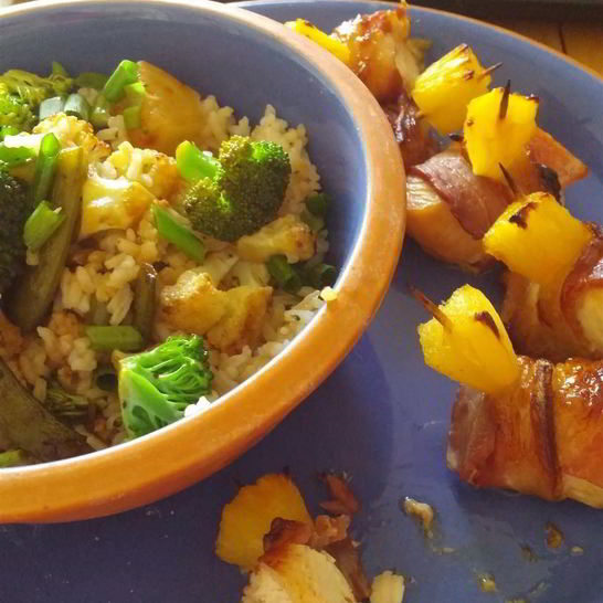 Рецепт мини-шашлычков из куриной грудки, бекона, ананаса с соусом терияки