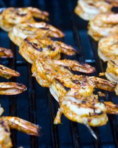 Шашлычки из креветок на гриле