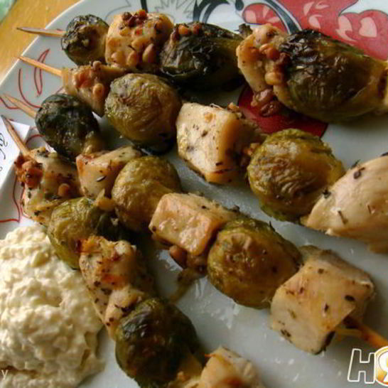 Рецепт шашлычков из курицы и брюссельской капусты