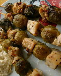 Шашлычки из курицы и брюссельской капусты