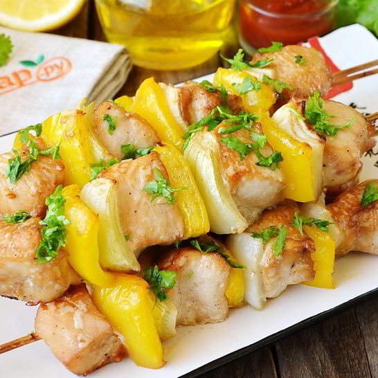Рецепт шашлычков из курицы в меду с овощами