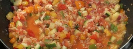 шашлычок из гребешка и лосося с овощным соте в ананасе. Шаг 3