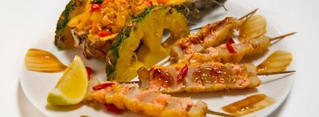 шашлычок из гребешка и лосося с овощным соте в ананасе. Шаг 5