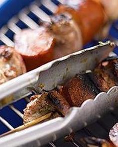 Шашлык из курицы с гороховым салатом