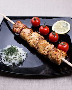 Шашлык из курицы в чесночно-луковом маринаде