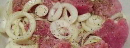 шашлык из свинины с луком. Шаг 2