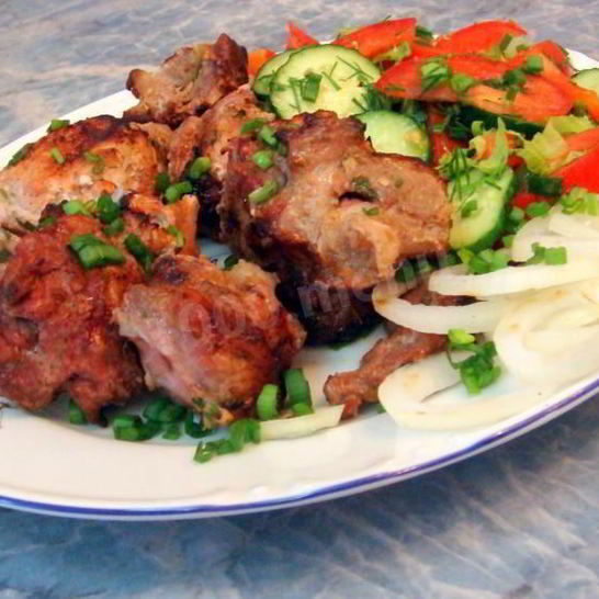 Рецепт шашлыка из свинины с помидорами и луком