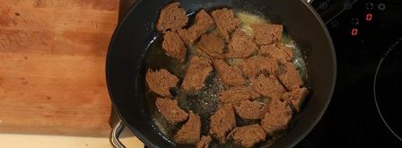 цыганскии шашлык из четырех видов мяса с черным хлебом. Шаг 5