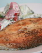 Ароматные жареные стейки лосося