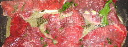 бифштекс, стейк из говядины с яйцом. Шаг 5