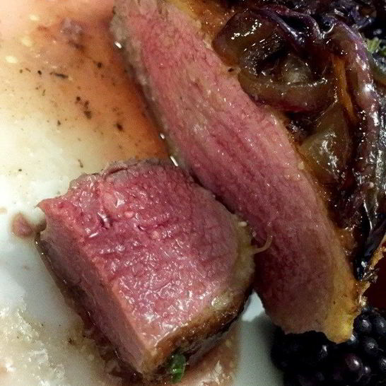 Рецепт гриля стейк из утиной грудки с соусом из слив