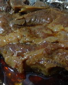 Нежные свиные стейки, запеченные в духовке