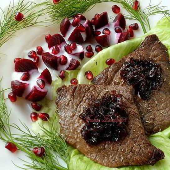 Рецепт поджаренных стейков с луковым вареньем и свеклой