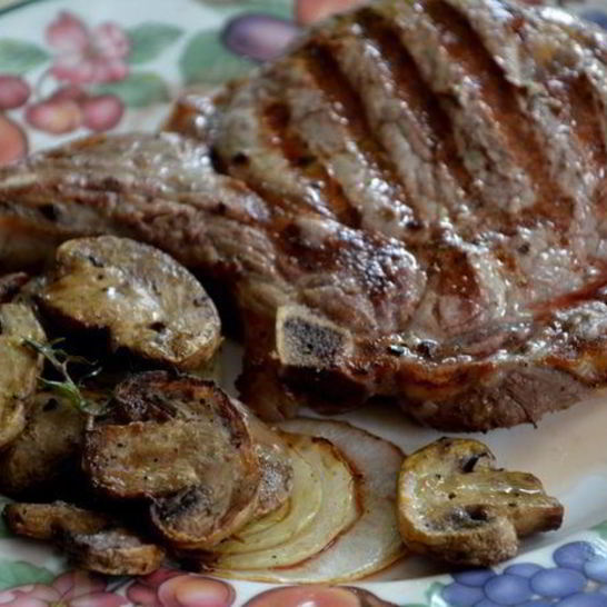 Рецепт рибая стейк с грибами и луком