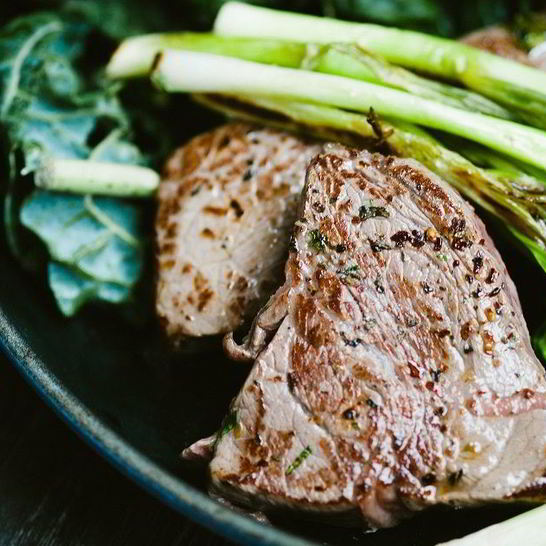 Рецепт стейка из говядины с черным перцем и чесноком