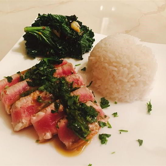 Рецепт стейка из тунца с масляным соусом васаби