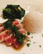 Стейк из тунца с масляным соусом васаби