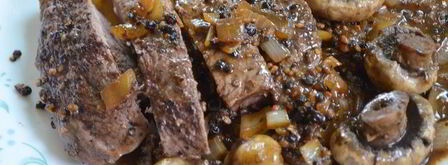 стейк с черным перцем, коньяком и грибами. Шаг 5