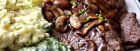 стейк с грибным соусом и сливочным шпинатом. Шаг 11