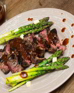 Стейк со спаржей