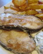 Стейк зубатки на сковороде