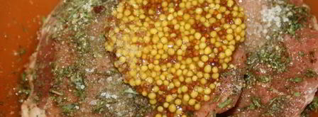 стейки из говядины с тархуновым сливочным маслом на мангале на дощечке. Шаг 2