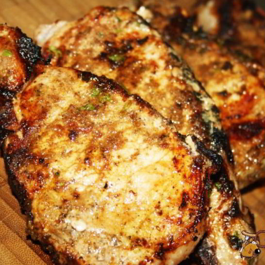 Рецепт стейков из свиной корейки в томатном маринаде