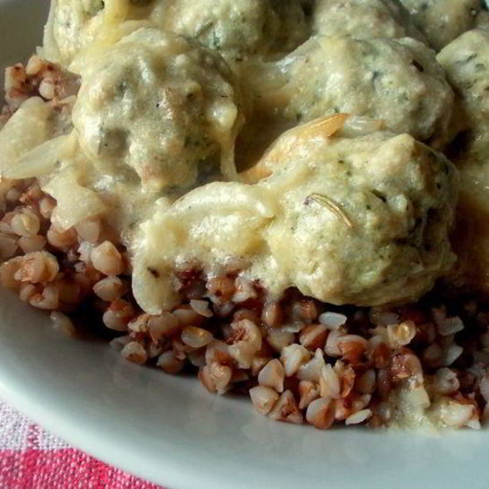 Рецепт куриных тефтелей со шпинатом и творогом