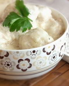 Куриные тефтели в молочном соусе