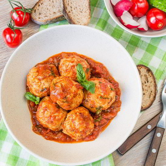 Рецепт куриных тефтелей в томатном соусе