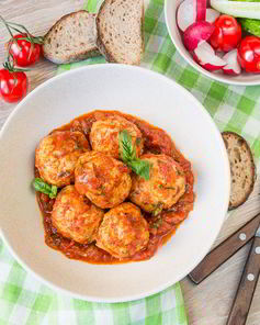 Куриные тефтели в томатном соусе