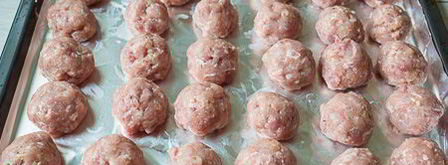 куриные тефтели в томатном соусе. Шаг 3