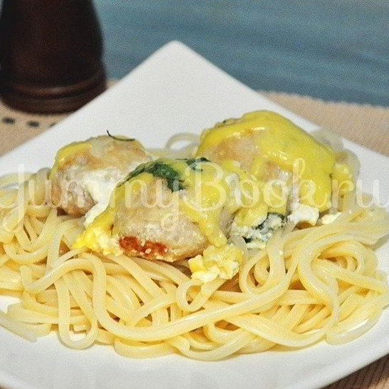 Рецепт куриных тефтелек под сырным соусом