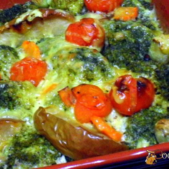 Рецепт мясных тефтелей, запеченных под овощной шубой и молочным соусом