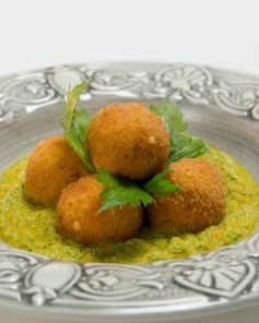 Тефтели из сельдерея с овощным соусом