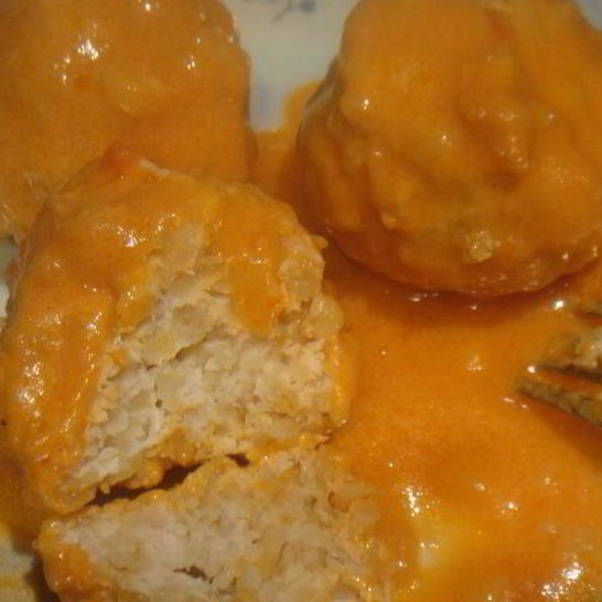 Рецепт тефтелей с булгуром в сливочно-томатном соусе