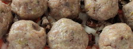 тефтели с гречкой и грибами, запеченные в ряженке. Шаг 7