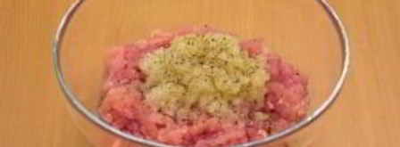 тефтели с моцареллой в томатном соусе. Шаг 2