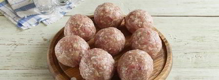 тефтели с подливкой на сковороде. Шаг 4