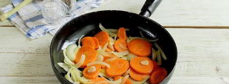 тефтели с подливкой на сковороде. Шаг 5