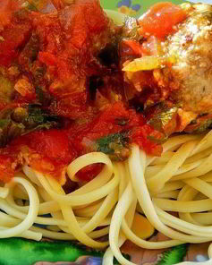 Тефтели с сыром и шпинатом, в томатном соусе