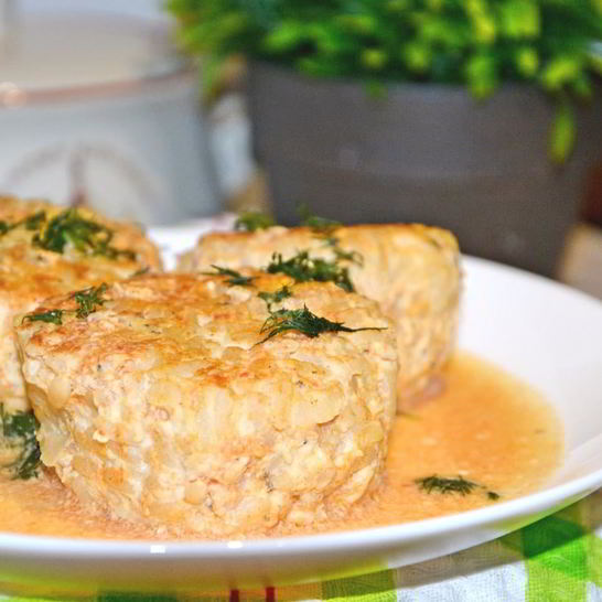 Рецепт тефтелей в сметанно-томатном соусе в мультиварке