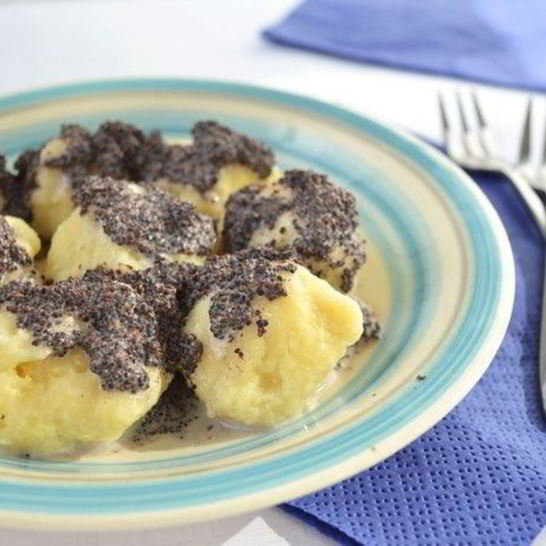 Рецепт творожных клецек с маковым соусом