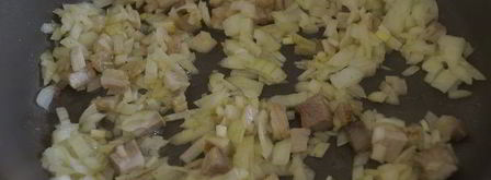 ленивые картофельные вареники с соусом из шампиньонов. Шаг 4