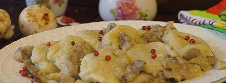 ленивые картофельные вареники с соусом из шампиньонов. Шаг 10