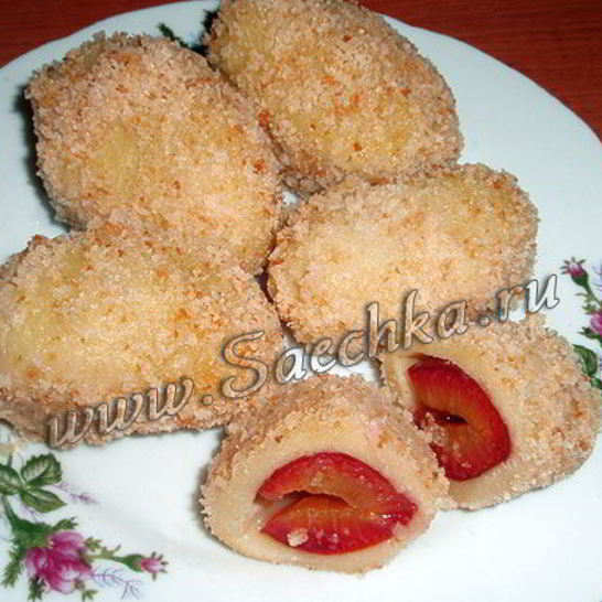 Рецепт вареников из картофельного теста со сливами