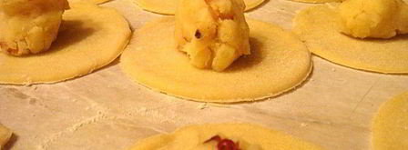 вареники на заварном тесте с сюрпризами в двух начинках. Шаг 8